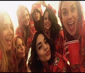 ☇.ʎsdʎɓ❤нєαят❀.; Tu și munca, HA, ce glumă bună :)=)))) Bineee, sau cel puțin așa cred?? Dar tu? -; Pot să te-ntreb cum e cu al tău sau momentan nu există? :)
