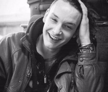 ╰　·•suoıʇuəʇuı̈❣͠ᶜ͠͠ʳ͠͠ᵘ͠͠ᵉ͠ˡ͠.; Mergi în plm :).