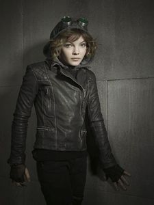 16 Carmen Bicondova