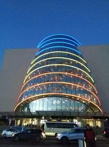 IMG-20161201-WA0011; Centrul de conferințe din Dublin, iluminat in culorile drapelului României, pe 1 decembrie 2016.
