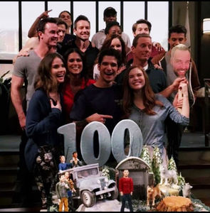 12.03 ·♡ ❝@hollandroden: A weakness to being a part of this amazing cast and crew and the most; amazing 7.5 years of my life.❞

