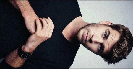 ━ infinite2inhibit╭got Liam Hemsworth♡.