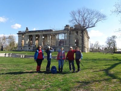 suntem 6 turiste in cautare de locuri mai putin cunoscute