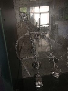; Oameni din folie de aluminiu
