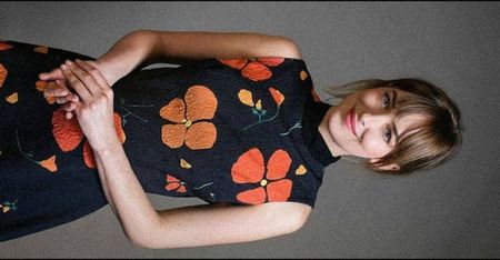 ━ Thunderstruck╭got Dakota M Johnson♡.