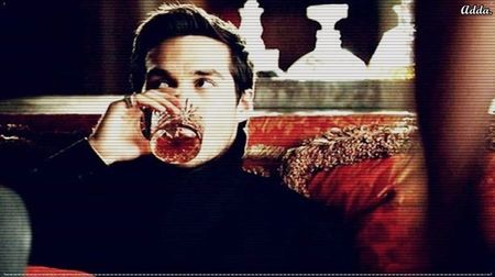 - Mhm..*inghite* De aseara nu ma opresc.
