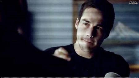- *o trage la el in poala* Recunoaste ca-s se;xy rau asa...*o pipaie pe coapse*