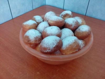 Gogoși cu rom și zahăr vanilat
