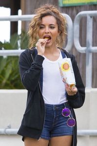 jade-thirlwall-out-in-new-orleans-04-10-2017_1