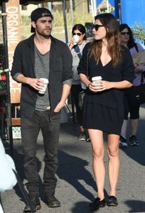Phoebe-Tonkin-and-Paul-Wesley-at-the-Farmers-Market--03