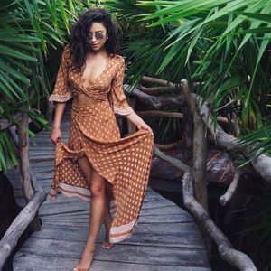 Shay-Mitchell-Printed-Vacation-Dress-Tulum-Jan-2017