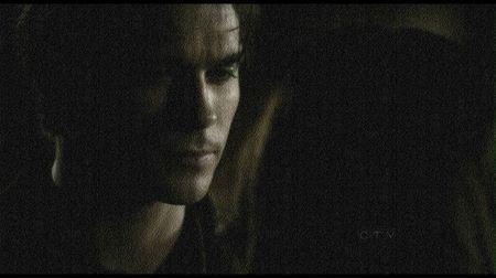 ━ La scurt timp după ce ajunge cu aceastalângă maşina lui, o lasă uşor jos atunci când aceasta; îşi recapătă conştiinta dar îşi menţine un braţ strâns în jurul ei pentru a se asigura că nu-şi pierde echilibrul, analizând-o mai apoi atent din cap până în picioare. ❝Eşti bine?!❞ Repetă ironic cuvi
