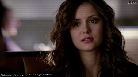 》 *își mută privirea spre el când acesta încearcă s-o liniștească, când o îmbrățișează oftează+; adânc și închide ochii, stând în liniște în îmbrățișare, cu sprâncenele ușor încruntate*
