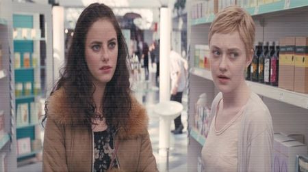 ×ʍɐɹɹıσɹ ☠ ¦   ¤îl priveşte cu o oarecare urmă de dispreţ, apoi se întoarce cu spatele la el¤ Ai dre; nici nu ştiu cum de îmi permit să schimb două cuvinte cu o personalitate ca tine care nu a fost crescută în mahala.
