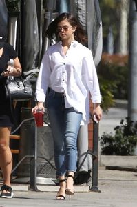 00-selena-gomez-celebrity-style