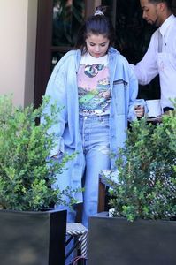 043017-selenagomez-slide