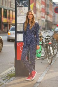 Cozy-Fashion-Week-Street-Style-Spring-Outfits-2017-Harpers-Bazaar