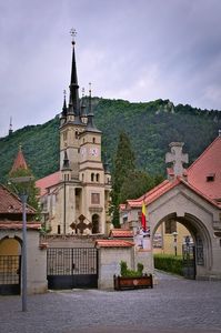 Biserica Sf. Nicolae din Scheii Brașovului; Prima Școală Românească.
