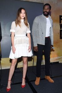 alycia-debnam-carey-fear-the-walking-dead-tv-show-photocall-in-mexico-city-05-30-2017-3
