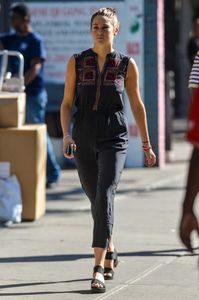 shailene-woodley-out-and-about-in-new-york-09-15-2016_2