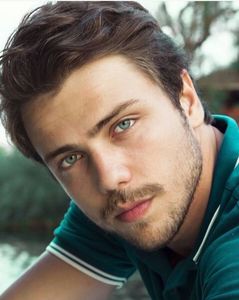 Tolga Sarıtaş