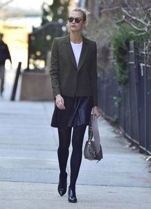 karlie-kloss-out-in-new-york-01-19-2017_4