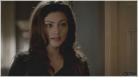 ✿ * in camera de recuzita, se plimba agitata prin camera si isi repeta discursul*