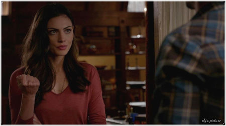 ✿ *se duce la usa si ii deschide* Desigur, hai inauntru.