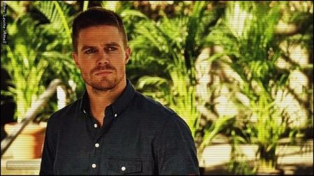 ✚ arma lui,mai arunca o privire in jur sa nu fie nimeni(click; atent la ei sau la scena si se strecoara in spatele ei impreuna cu fetele,ajungand unde erau Clara,Arthur,Amelia si ceilaltii cu cateva secunde in urma si observa usa spre coridor larg deschisa;
