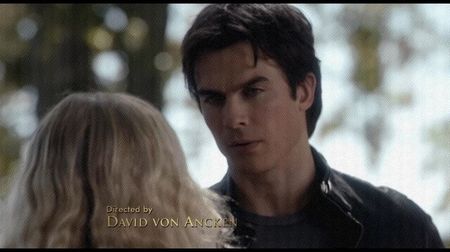 ━ Se dă jos din maşină după ce opreşte motorul, urmărindu-l preţ de câteva secunde cu privirea; pe Oliver atunci acesta este luat de medici şi intrând în urma lor în spital mai apoi, ridicând degajat din umeri la întrebarea lui Annie. ❝Nu, încerc să fac conversaţie cu tine doar.❞ Se abţine să
