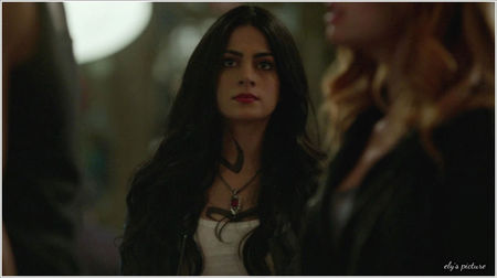 ✿ Imi place de tine, ai simtul umorului. Si trebuie sa recunosti, avem picioare frumoase. #xavier +; Poate nu a vrut ca noi sa aflam ce traieste, cine stie care este motivul #annie
