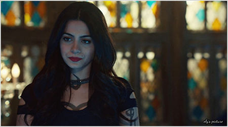 ✿*ii spune pe un ton ironic* Cum zici tu, domnule agent. Annie sa vorbim cu doctorii lui Oliver +; sa vedem daca are nevoie de transfuzie de sange, a pierdut foarte mult si se gaseste si greu grupa lui.
