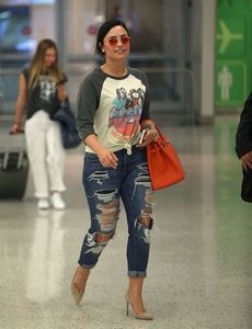 ffd50e80164174e0f744e8c7c4346be2--demi-lovato-style-glam-rock