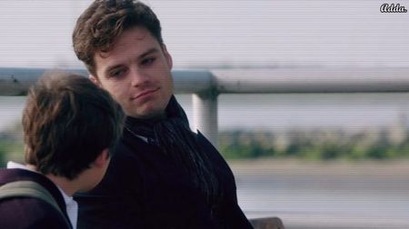 》*rânjește în colțul gurii, vorbește după ce înghite, că e gentleman* Nimeni alta decât +; feblețea lui, Amelia...
