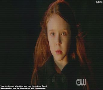 》*ia creionul și-l bagă înapoi în penar, apoi se uită la el și zâmbește scurt* Mami nu prea+; mă lasă să vorbesc cu străinii după ce s-a întâmplat cu Inadu...*înghite în sec* Dar presupun că ești de încredere dacă stai în casa asta. Vreau suc.
