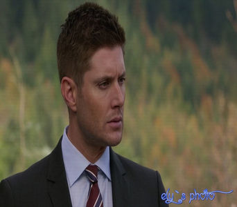 ✪ Si m-am ales si cu bratara ta. *se uita dupa Davina cum ia cutitul si pleaca si inghite in +; sec* Cred ca fratele tau Kol o s-o pateasca azi=))))))
