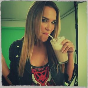 ╬ ﻉ√٥ﺎ; Poate nu exista niciun norocos. *striveste inghetata pe bluza lui* Oooops...