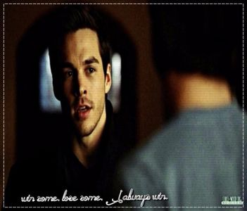 ∵∴ʷ͠ʳ͠ᵉ͠ᵃ͠ᵏ ͠ʰ͠ᵃ͠ᵛ͠ᵒ͠ᶜ͠ ❜☇  * Ochii lui aleargă după tipa care tocmai a inrat în el și înclină capul; revenind la acesta. * Ei, dacă ea m-ar fi lovit mai devreme sunt sigur că nu ți-aș fi atras atenția. * pufnesc și-i susțin ideea legată de femei. * Ai dreptate. Sunt atâtea fetițe care au nevoie de co

