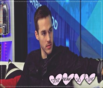 ∵∴ʷ͠ʳ͠ᵉ͠ᵃ͠ᵏ ͠ʰ͠ᵃ͠ᵛ͠ᵒ͠ᶜ͠ ❜☇ * Chiar în momentul când pe buze-mi juca un răspuns pe măsura; întrebării puse, sunt întrerupt de domnișoara care s-a izbit neintenționat, probabil, de noul meu amic. Vreme în care William se ocupă cu prezentările și dorește să obțină informații referitoare
