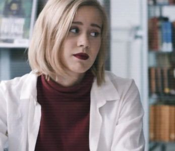 ━ confuză decât înainte. “Aşa vă distraţi voi aici, în America?”