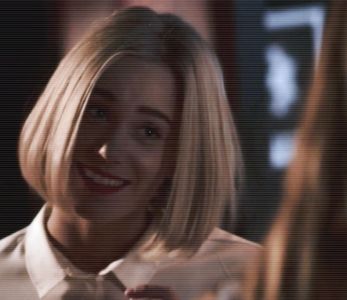 ━ “Tind să cred că există şi alte metode de a face bani. Bineînţeles, nu la fel de interesante,; dar...” Lasă ca discontinuitatea frazei sale să vorbească de la sine şi totodată, ca replica pe care i-a dat-o să o facă să concluzioneze un posibil răspuns la prima întrebare pe care a pus-o.
