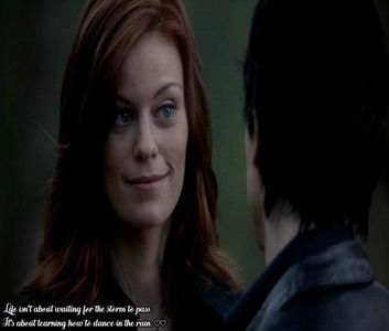 ϟ☾.єครt ☼F Eᴅᴇɴ ☪☂.[cl]  [#intra-n casa , isi ia o punga cu sange din frigider si apoi; se aseaza pe canapea in sufragerie .
