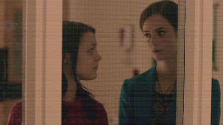 ×ʍɐɹɹıσɹ ☠ ¦   Prefer să stau cu cineva decât să dorm singură... ¤îşi sprijină fruntea de ;+; pieptul său, înghiţind în sec nevenindu-i să creadă ce cuvinte scoate pe gură¤
