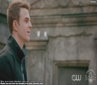 - Probabil...*îl ia pe Felix în brațe și încearcă să-l liniștească, dar văzând că acesta nu se +; oprește din plâns se uită spre Davina* Poate a făcut pe el sau i-o fi foame...
