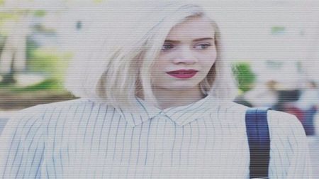 ▬ "Nu am mai dat pe aici de câteva zile, iar șansele de a da de tine pe stradă sunt; să zicem..aproape...&quot; mă opresc câteva secunde prefăcându-mă că mă gândesc &quot;nule&quot; spun brusc și râd jucându-mă cu lingurița în cafea.
