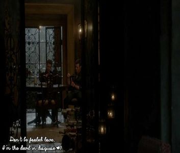 ✄ . ҠĪИƓ ☼F ĤYßŔĪDS ♛ ☂ . [cl] [#sta la masa pe acolo gen ph , doar ca singur , da un pahar; de wiskey pe gat . normal ca mai calca .. [#isi toarna alt pahar si il da si pe ala pe gat .
