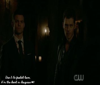 ✄ . ҠĪИƓ ☼F ĤYßŔĪDS ♛ ☂ . [cl] îmi pare rău că nu sunt super romantic și îți spun cât de mult mi-ai; lipsit [#ironic|sarcastic , își dă ochii peste cap și adoptă o expresie serioasă cam ca în poză . mai puțin de 5 minute de când ai venit și deja vrei să ne certăm ..
