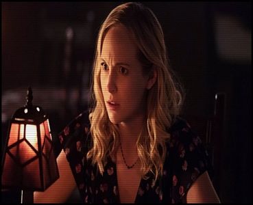 ♥ » - woh.. se pare că ştii să scoţi mai mult de 5 cuvinte. (îşi pune mâinile în sân) Oamenii se -; mai şi schimbă Klaus, tu când o s-o faci? (stă câteva secunde să realizeze că a fost naşpa ce a spus) Ştii ce.. nu mă băga în seamă.
