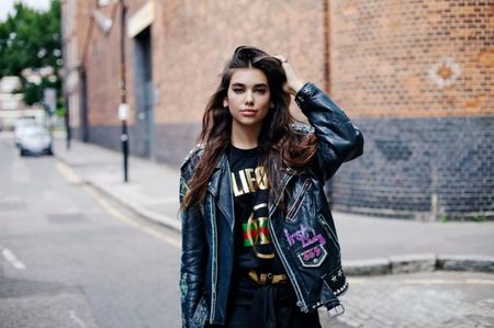 dua-lipa-wallpaper-1080x720