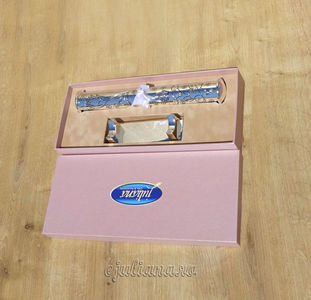 set-suport-certificat-cutie-roz-cadou-fetita (1); Cadou de botez pentru fetita sau baietel, set suport pentru certificatul de nastere argintat  in cutie eleganta www.ejuliana.ro
